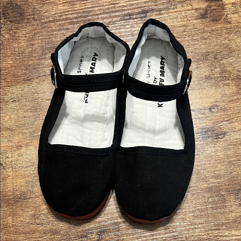 Happy Shoes Kung Fu Mary Girls Maryjanes NWOT
